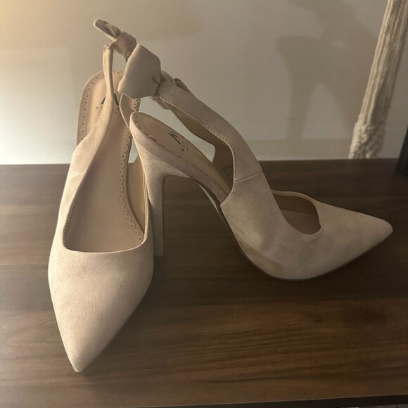 Shoe Dazzle Shoes - Shoe Dazzle Soft Suede Bow Ankle Wrap Pump Size 9